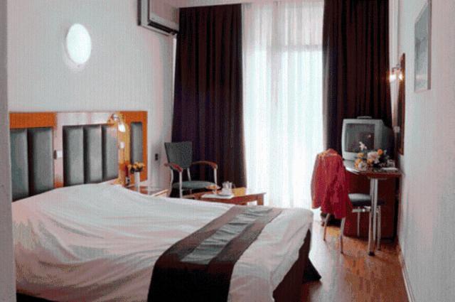 Elpida City Hotel 塞雷 客房 照片
